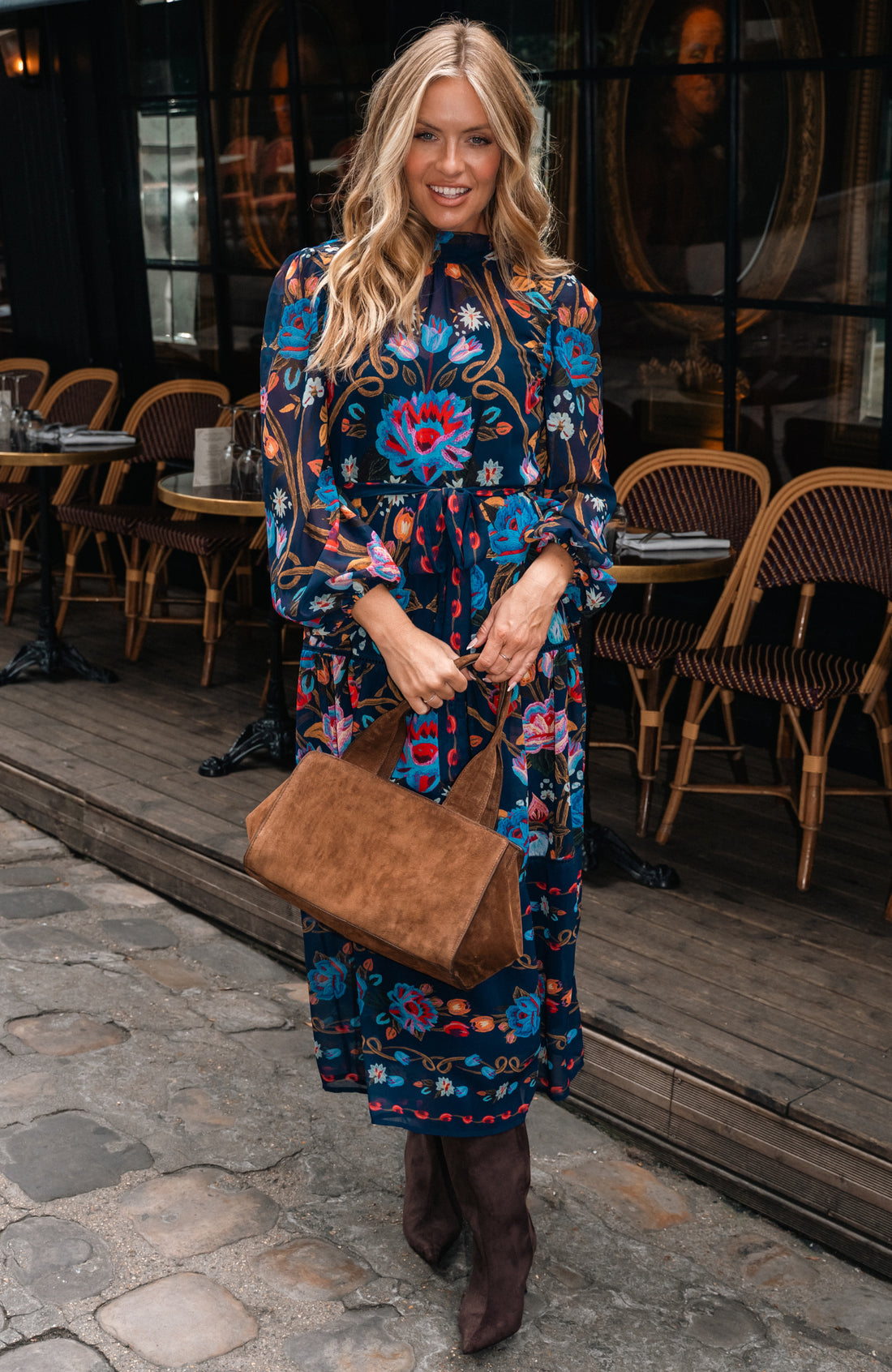 Hope & Ivy Twilla blue floral midi dress styled with a brown handbag