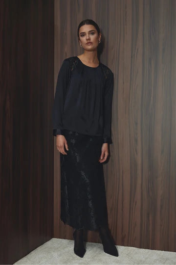 PBOElle lace  long skirt