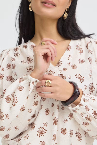 Fransa Kalia white floral blouse V-neckline and gathered elasticated cuff close-up