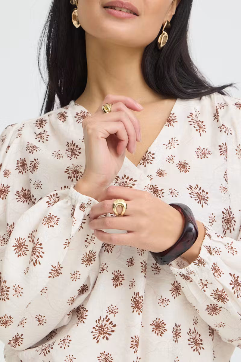 Fransa Kalia white floral blouse V-neckline and gathered elasticated cuff close-up