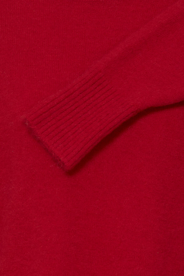 Close-up of ICHI Sage red jumper ribbed hem and knit finish