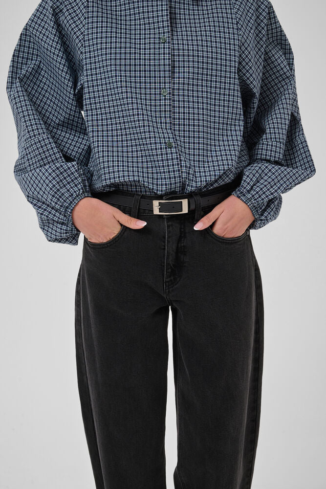 Close-up of My Essential Wardrobe Baloo dark grey high-rise jeans waistband and front pockets